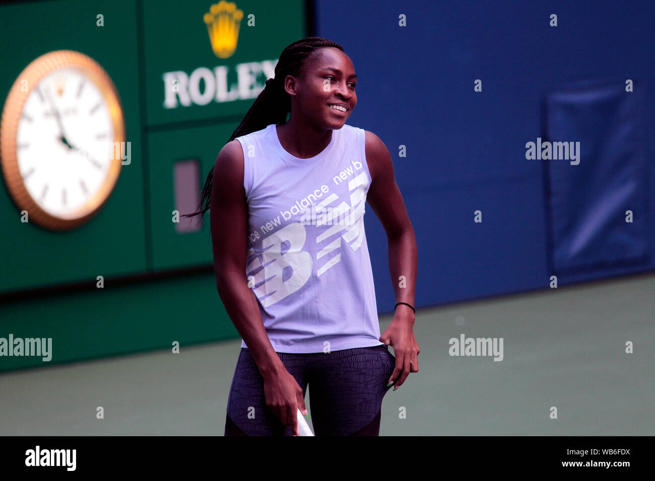 Flushing Meadows, New York, United States. 24 Aug, 2019. Cory Gauf der Vereinigten Staaten genießt einen hellen Moment während des Trainings an der National Tennis Center in Flushing Meadows, New York in Vorbereitung auf die US Open, die am kommenden Montag beginnt. Quelle: Adam Stoltman/Alamy leben Nachrichten Stockfoto