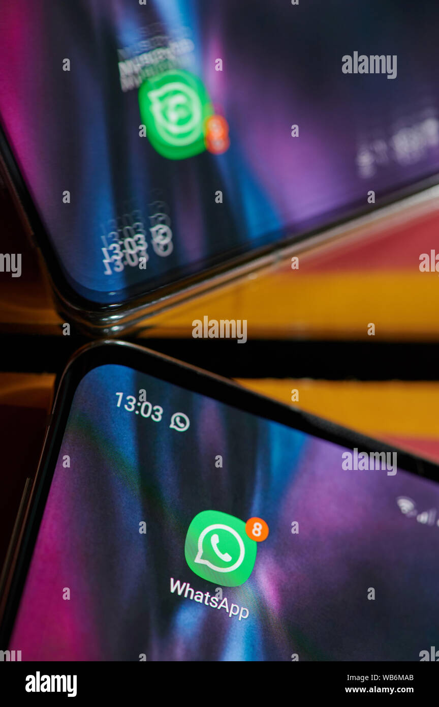 New York, USA - 24. August 2019: Installierte whatsapp Anwendung auf modernen Bildschirm des Smartphones Nähe zu sehen. Stockfoto
