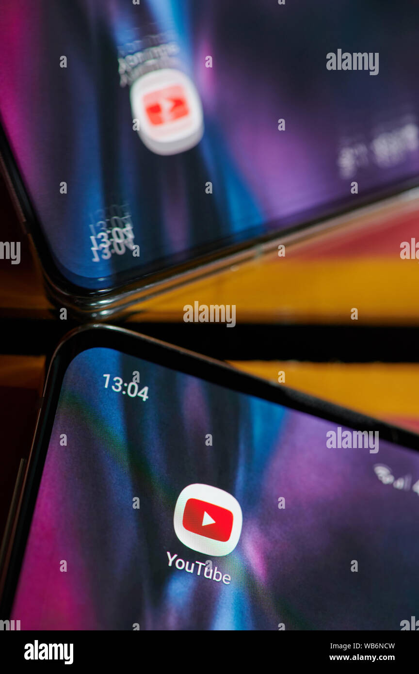 New York, USA - 24. August 2019: installierte Programm youtube auf modernen Bildschirm des Smartphones Nähe zu sehen. Stockfoto
