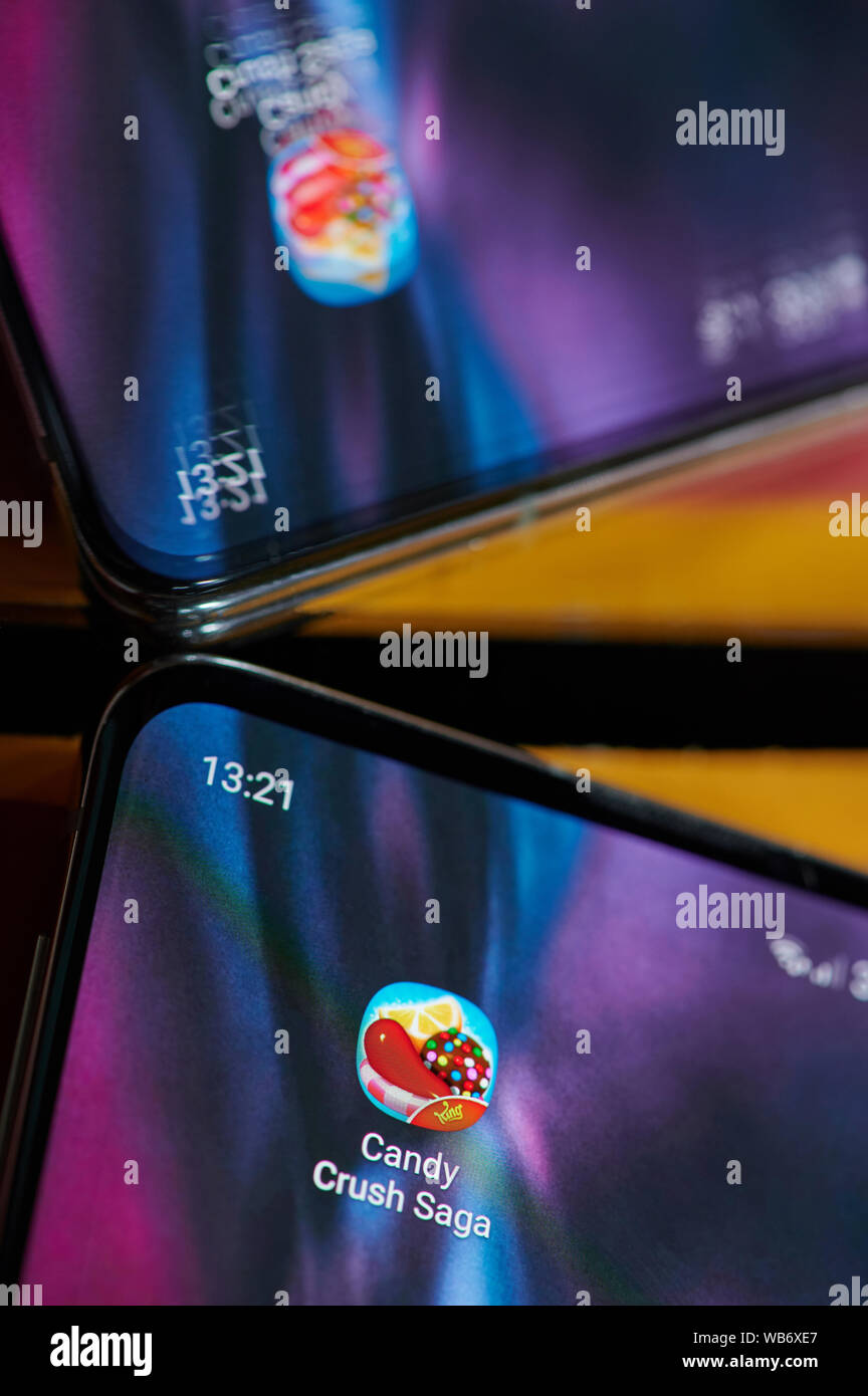 New York, USA - 24. August 2019: Installierte Candy Crush Spiel auf modernen Bildschirm des Smartphones Nähe zu sehen. Stockfoto