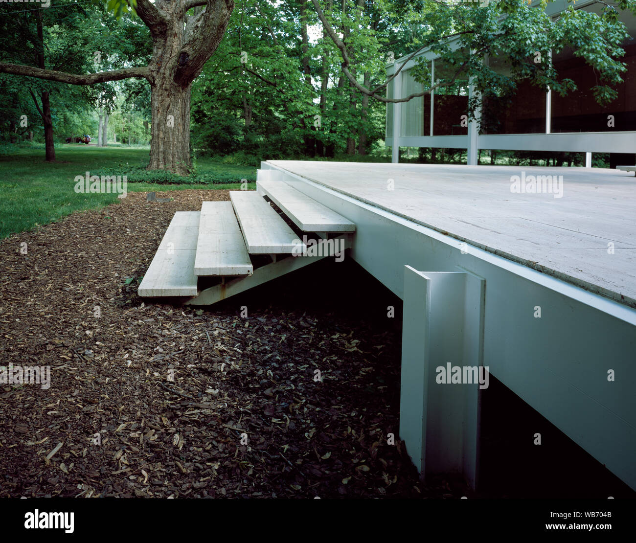 Farnsworth House, entworfen und von der modernistischen Architekten Ludwig Mies van der Rohe zwischen 1945 und 1951 in Plano, Illinois gebaut Stockfoto