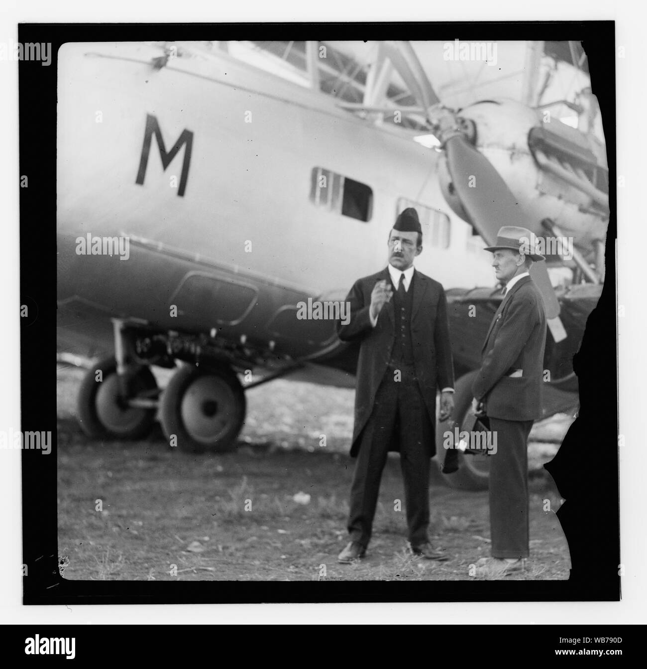 Filme auf dem 14. Sept. 1933, als die Überreste von König Feisal des Irak war aus Europa nach Haifa brachte auf Bagdad Abstract/Medium geflogen werden: G. Eric und Edith Matson Foto Sammlung Stockfoto