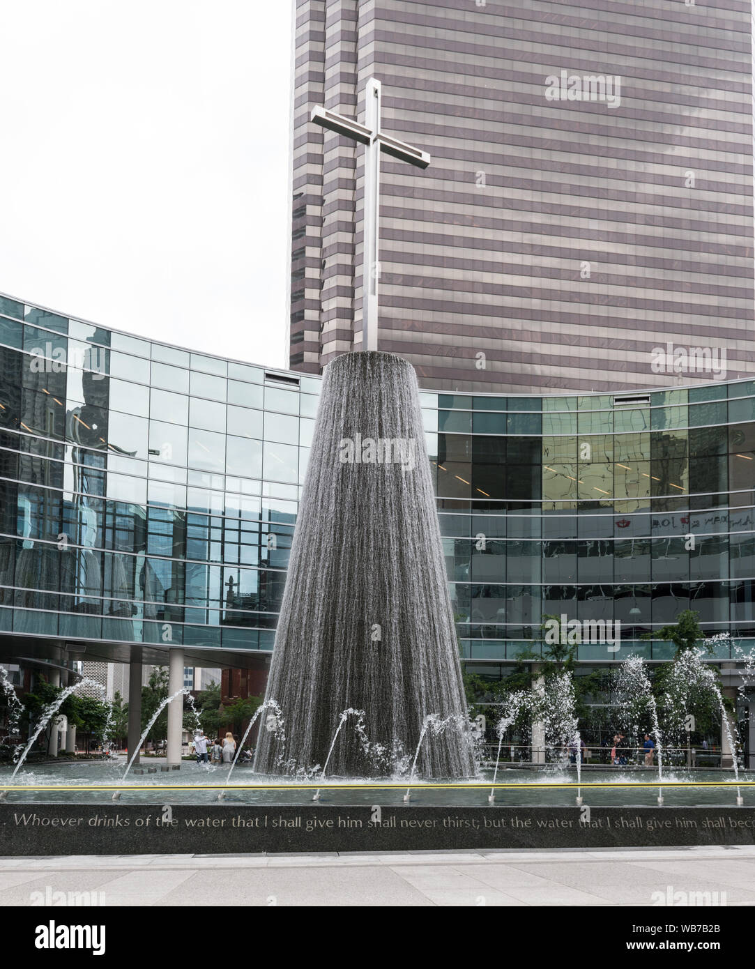 Brunnen im Hof von First Baptist Church, eine Megachurch von mehr als 10.000 Mitglieder in der Innenstadt von Dallas, Texas Stockfoto