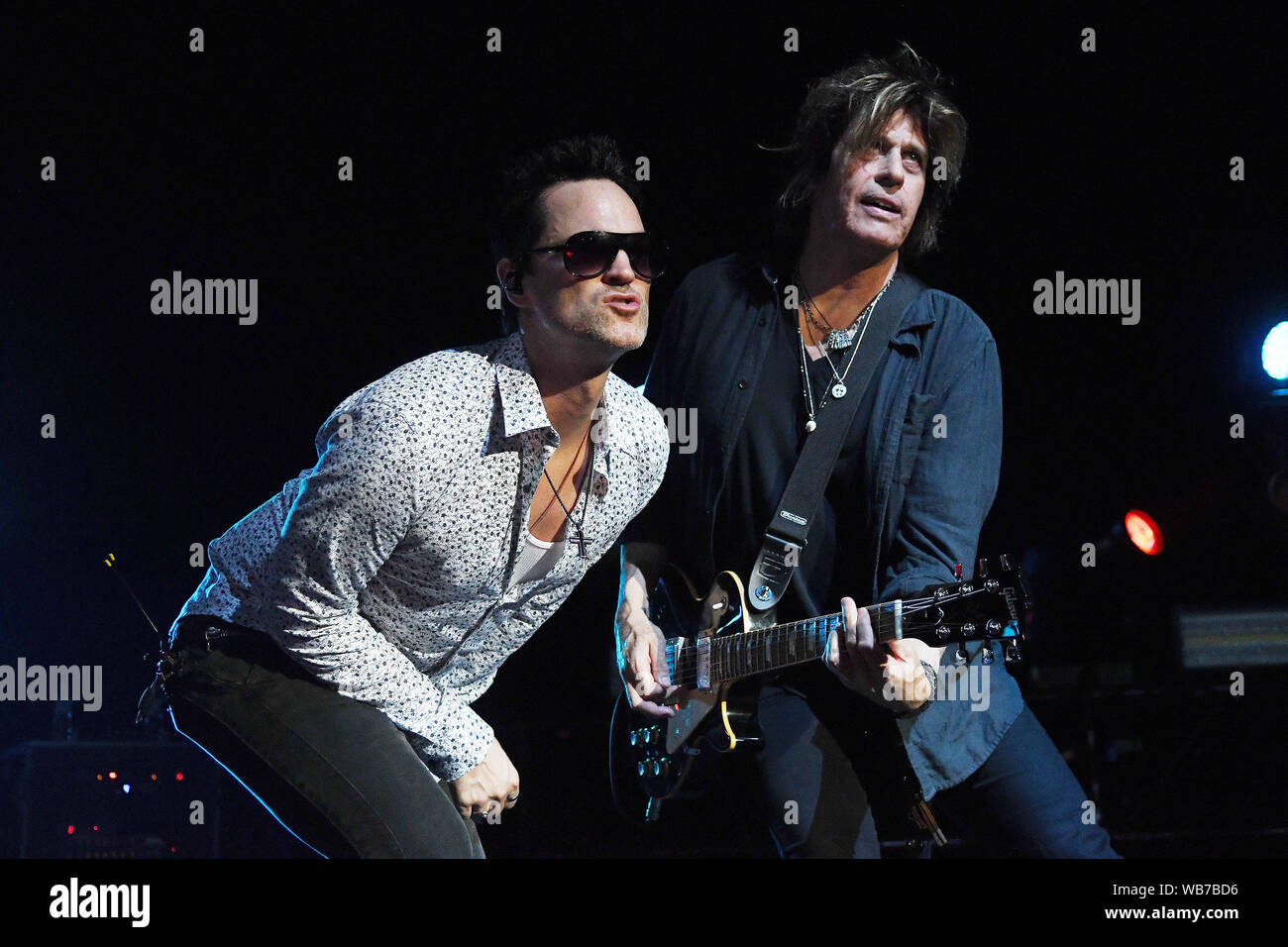 Rio de Janeiro, 15. Februar 2019. Sänger Jeff Gutt und Gitarrist Dean DeLeo, von der Band Stone Temple Pilots, während einer Show in Km de Vantagens. Stockfoto