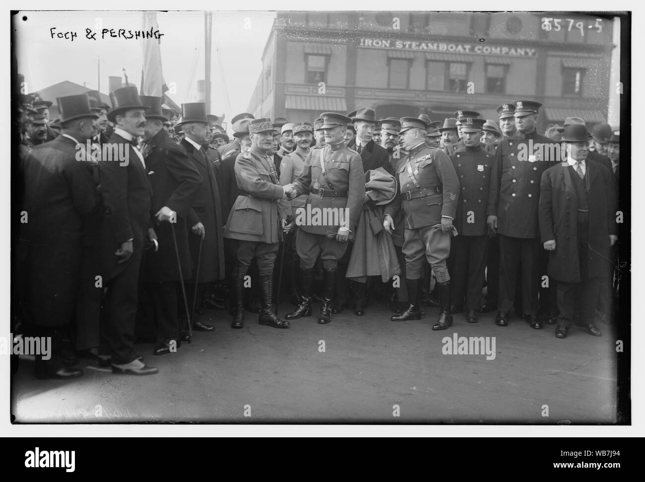 Foch & Pershing Abstract / Medium: 1 Negativ: Glas; 5 x 7 in. oder kleiner. Stockfoto
