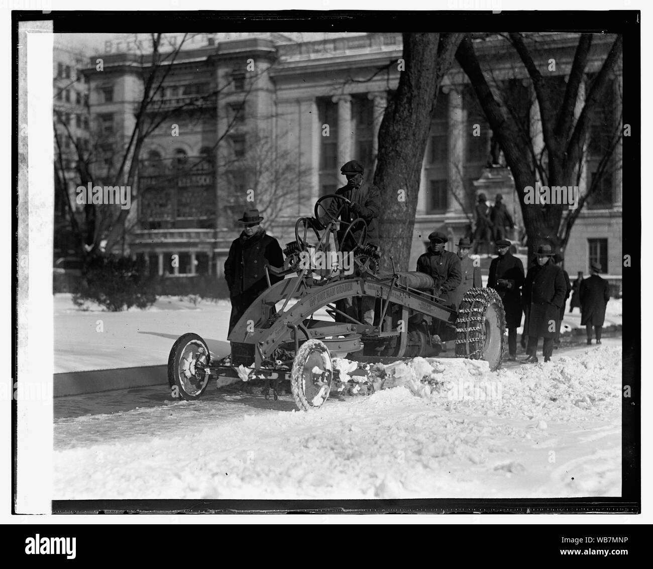 Ford Motor Co. Traktor Abstract / Medium: 1 Negativ: Glas; 4 x 5 in. oder kleiner Stockfoto