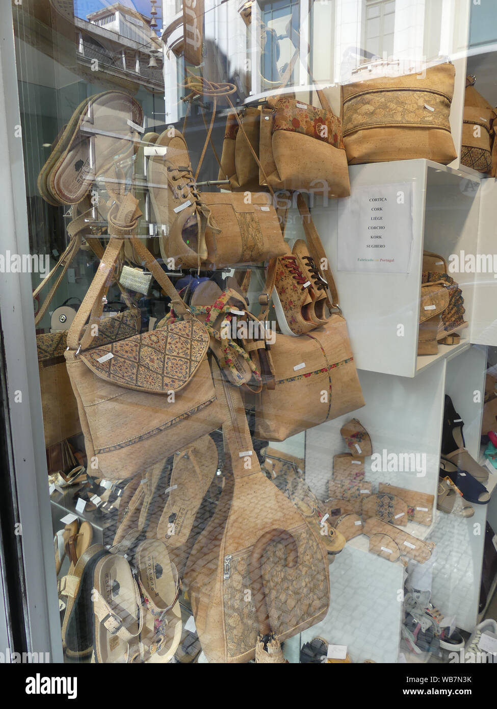 Korkeiche Shop in Porto, Portugal, Verkauf von Taschen aus Kork Eiche gefertigt. Foto: Tony Gale Stockfoto