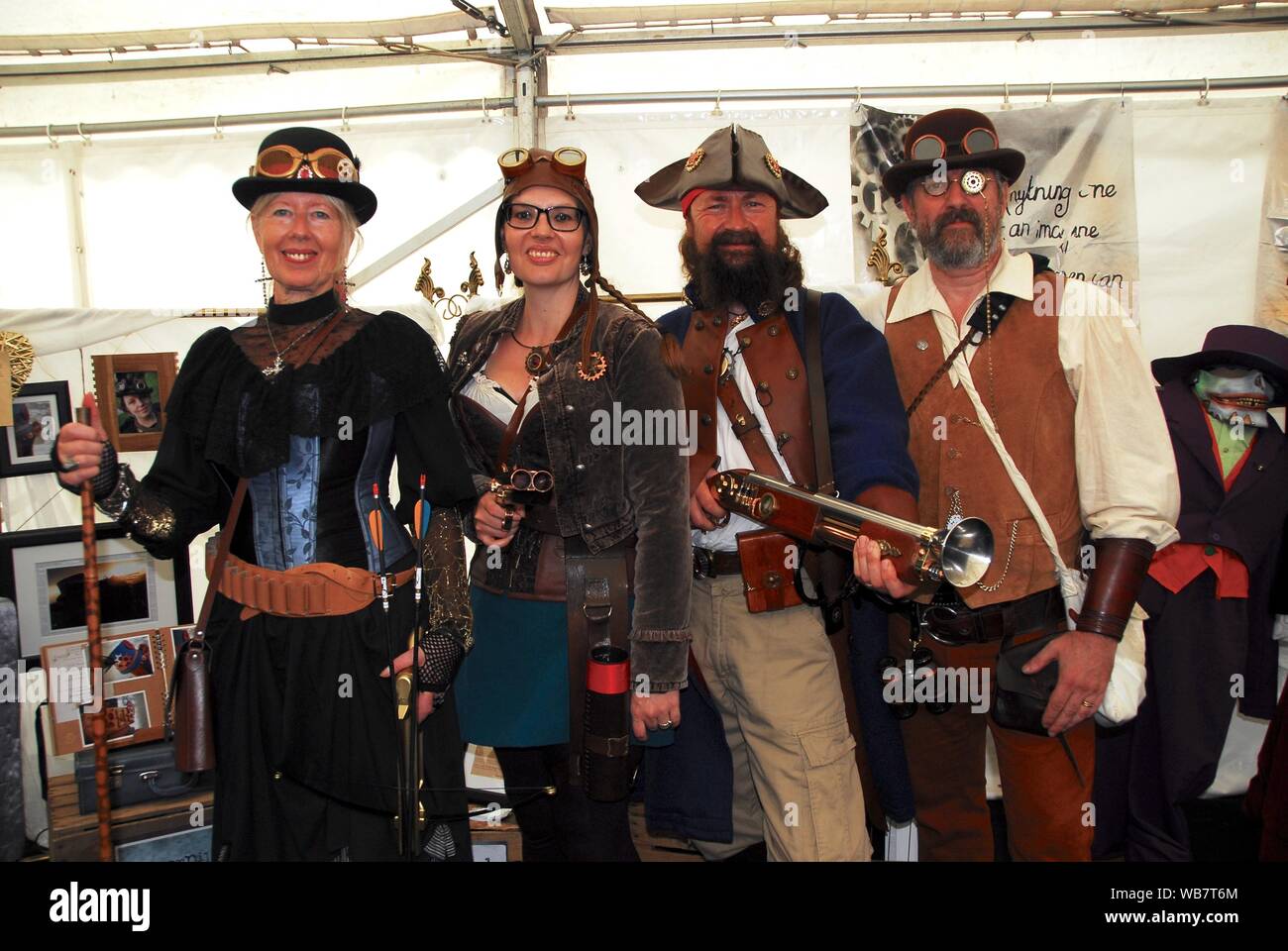 Steampunk ist eine Untergattung der 'Goth' Science Fiction und cosplay Kultur durch Dampf des Viktorianischen und industrielle Revolution powered Technik inspiriert. Stockfoto