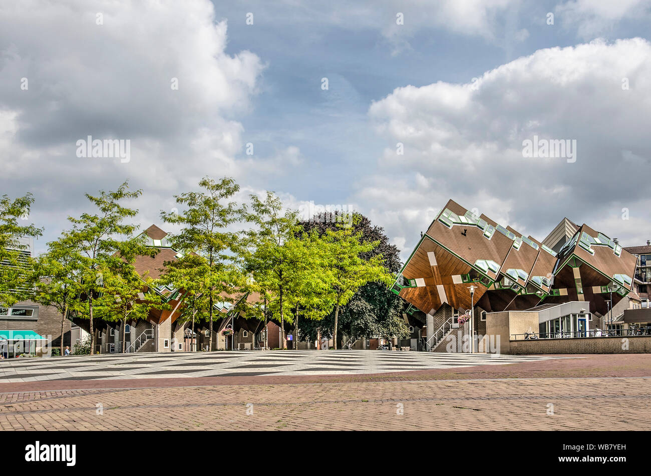 Helmond, Niederlande, 16. August 2019: Die bemerkenswerte cube Häuser, in den 70er Jahren gebaut, und die angrenzenden Piet Blom Quadrat nach den Ar benannt Stockfoto