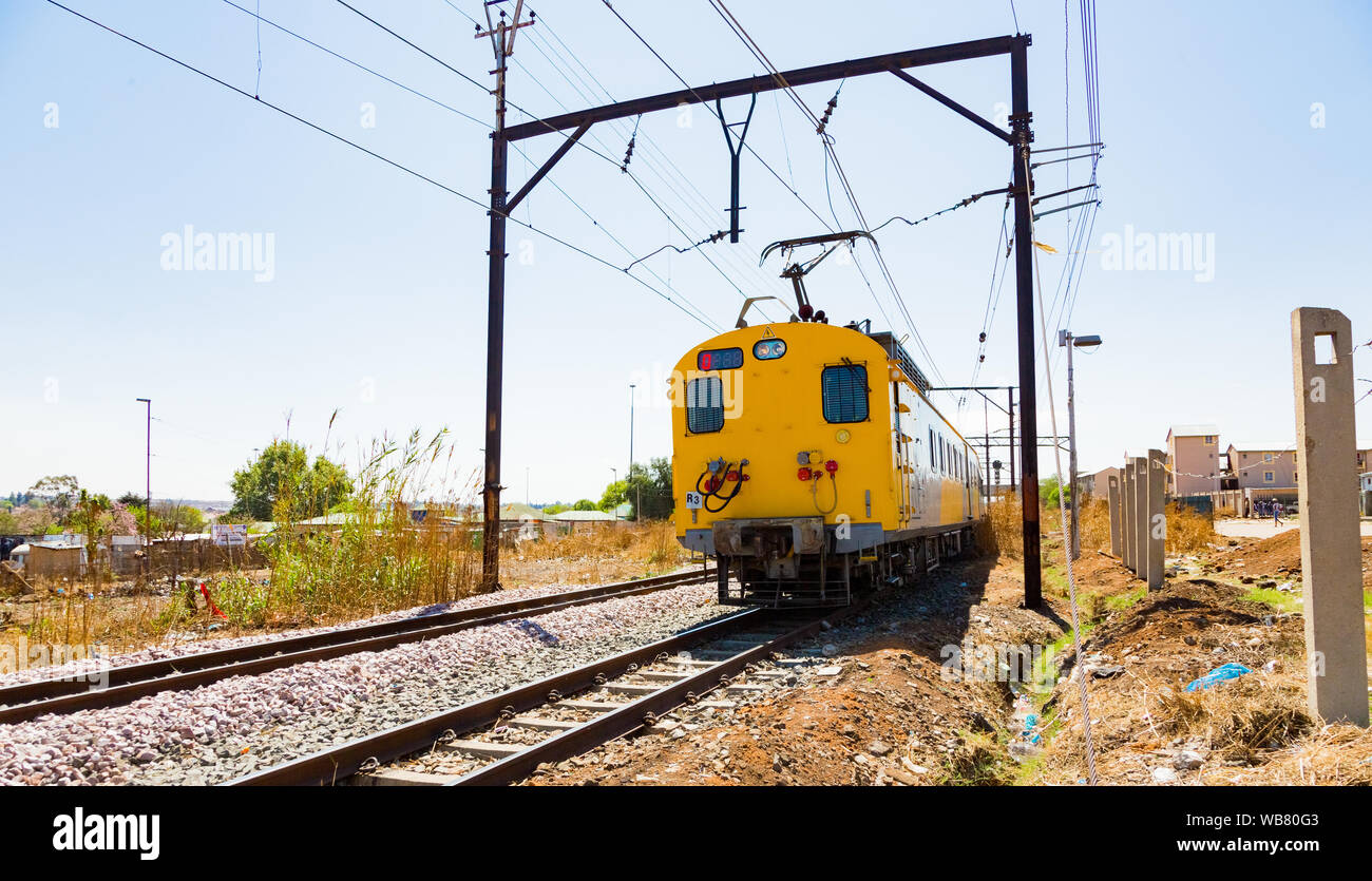 Soweto, Südafrika - 08 September 2018: S-Bahn durch das Herz von Soweto, Johannesburg verschieben Stockfoto