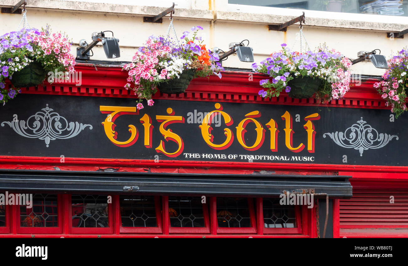 Eingang zum Wig Cóilí Pub in Galway, Irland Stockfoto