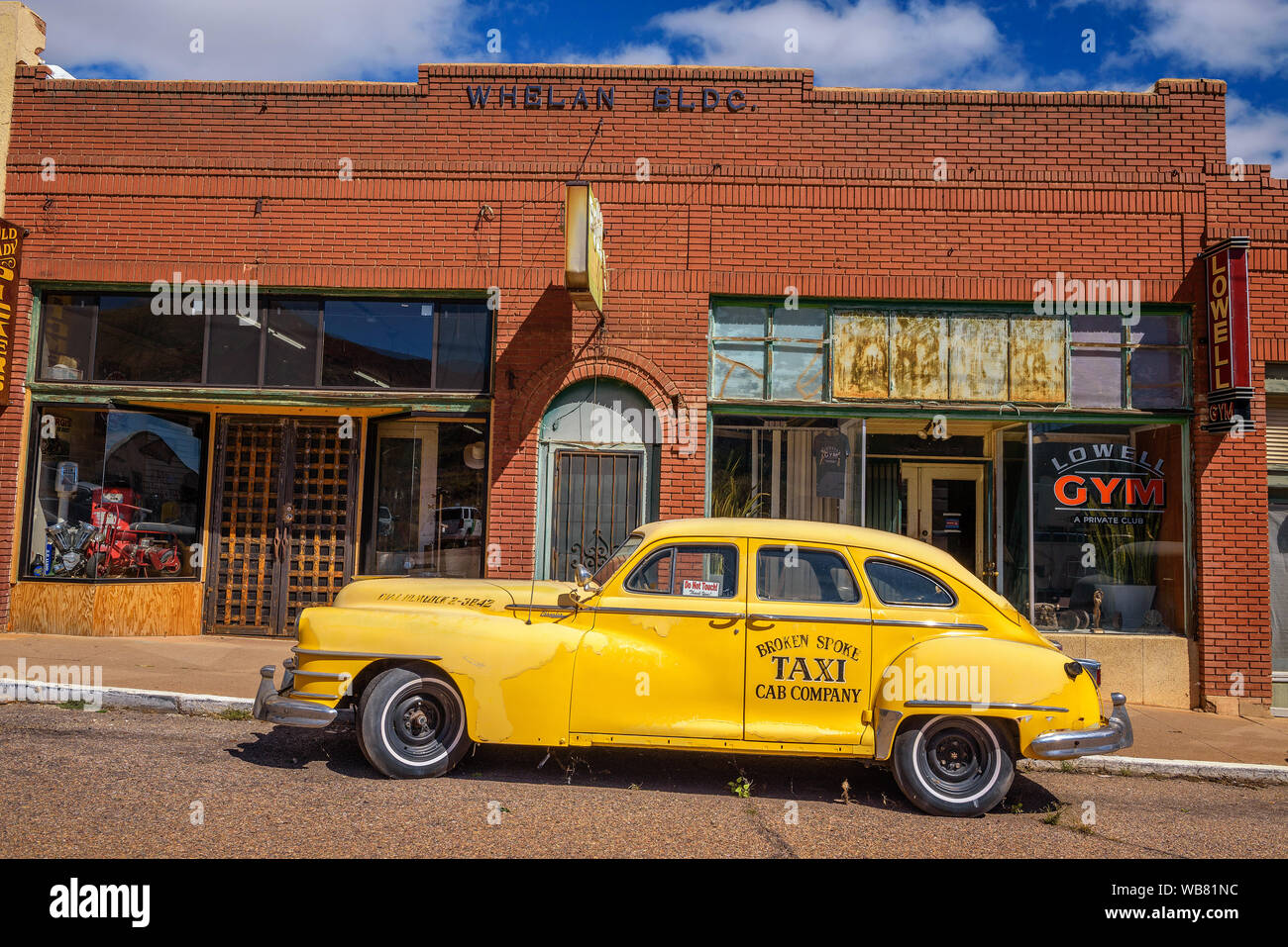 Vintage Chrysler Auto am Erie Street in Lowell, jetzt Teil von Bisbee, Arizona Stockfoto