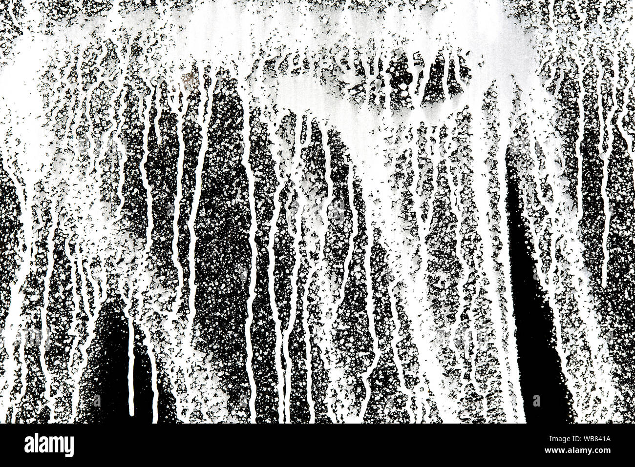 Weiß lackiert Blots, weiße Farbe Flecken, Spritzer auf schwarzen Hintergrund, Spray, Textur Stockfoto
