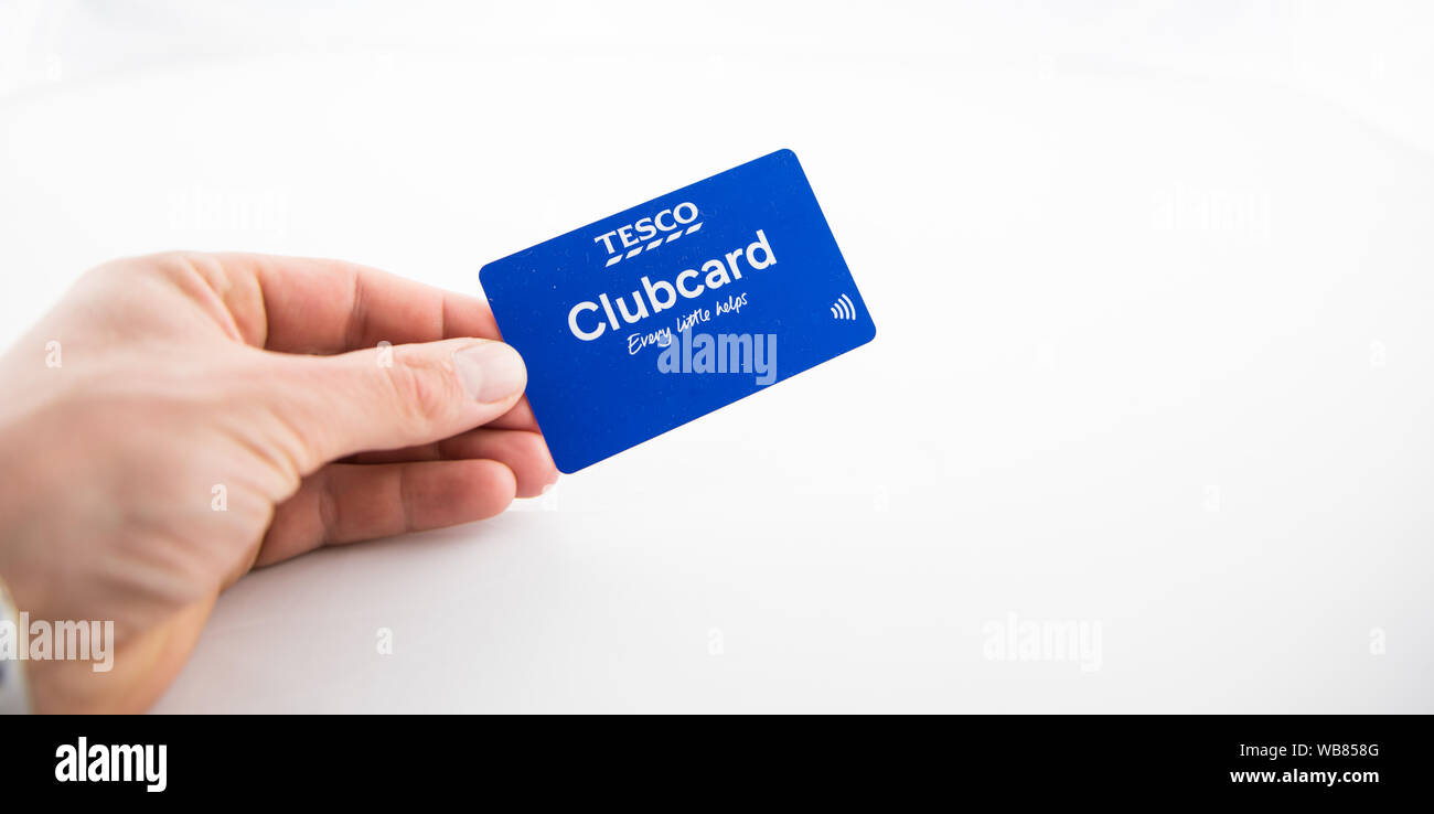 Alloa, Schottland - 15. August 2019: Tesco Clubcard auf weißem Hintergrund Stockfoto