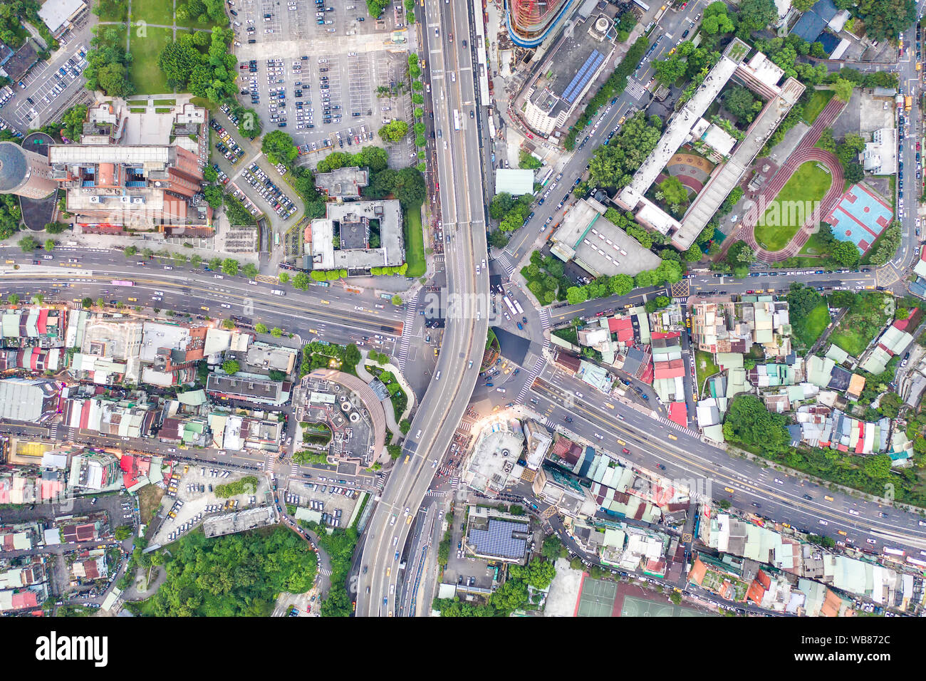 Kreisverkehr Luftaufnahme - Verkehr Konzept Bild, gongguan Kreisverkehr vögel auge ansicht tagsüber mit der Drohne in Taipeh, Taiwan. Stockfoto