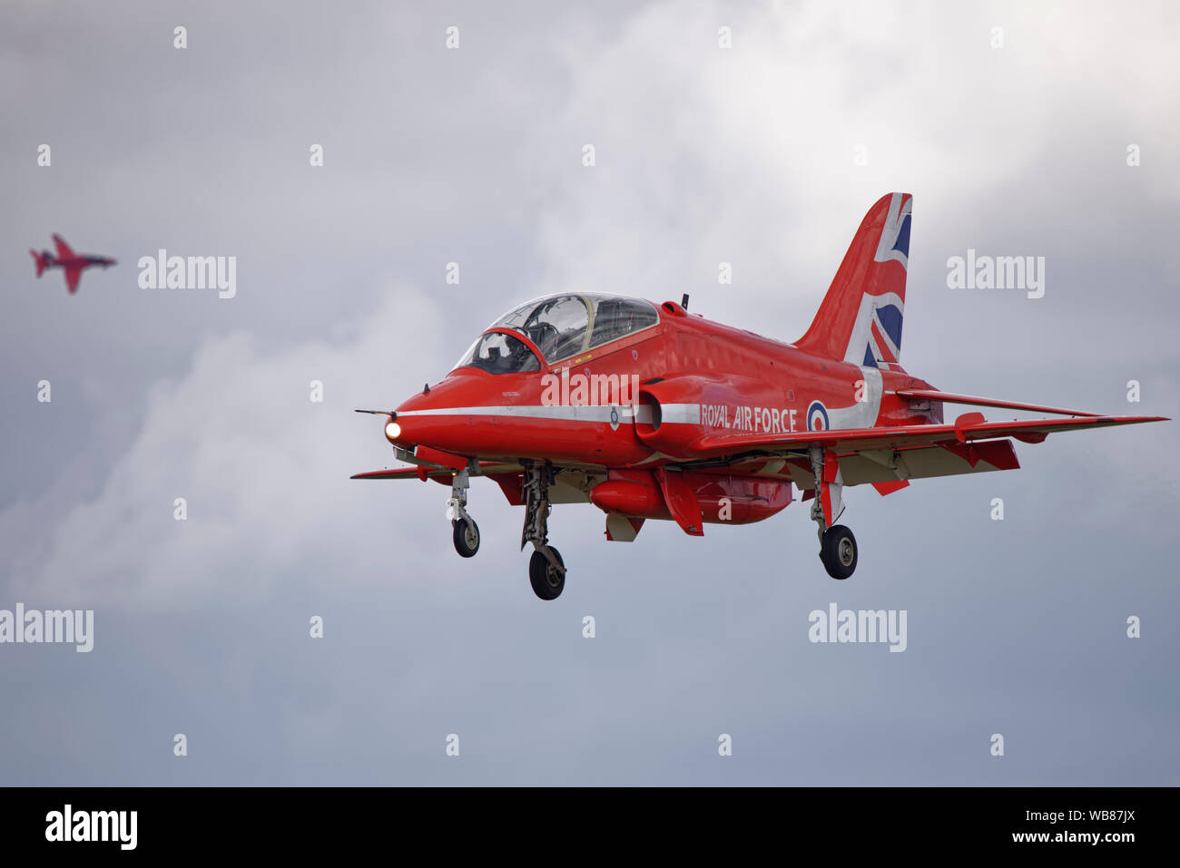 Britische Hawk Militär jet Trainer XX 244 der Royal Air Force Red Arrows Aerobatic Display Team auf Endrunden an RAF Fairford zu landen Stockfoto