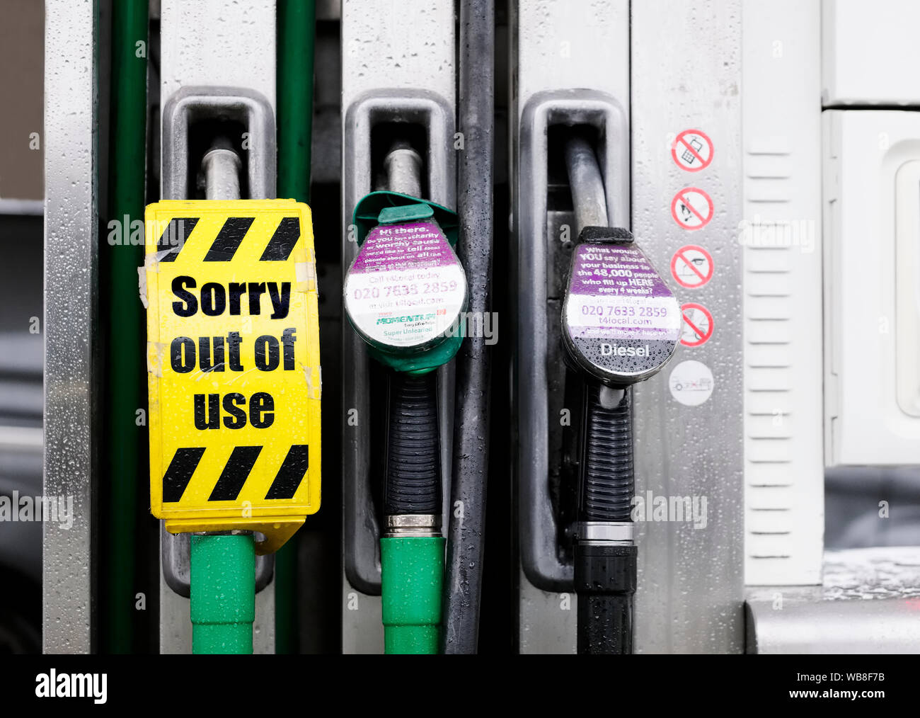 Kraftstoff Diesel Mangel an Tankstelle Pumpe mit Leid aus unterzeichnen, um Stockfoto