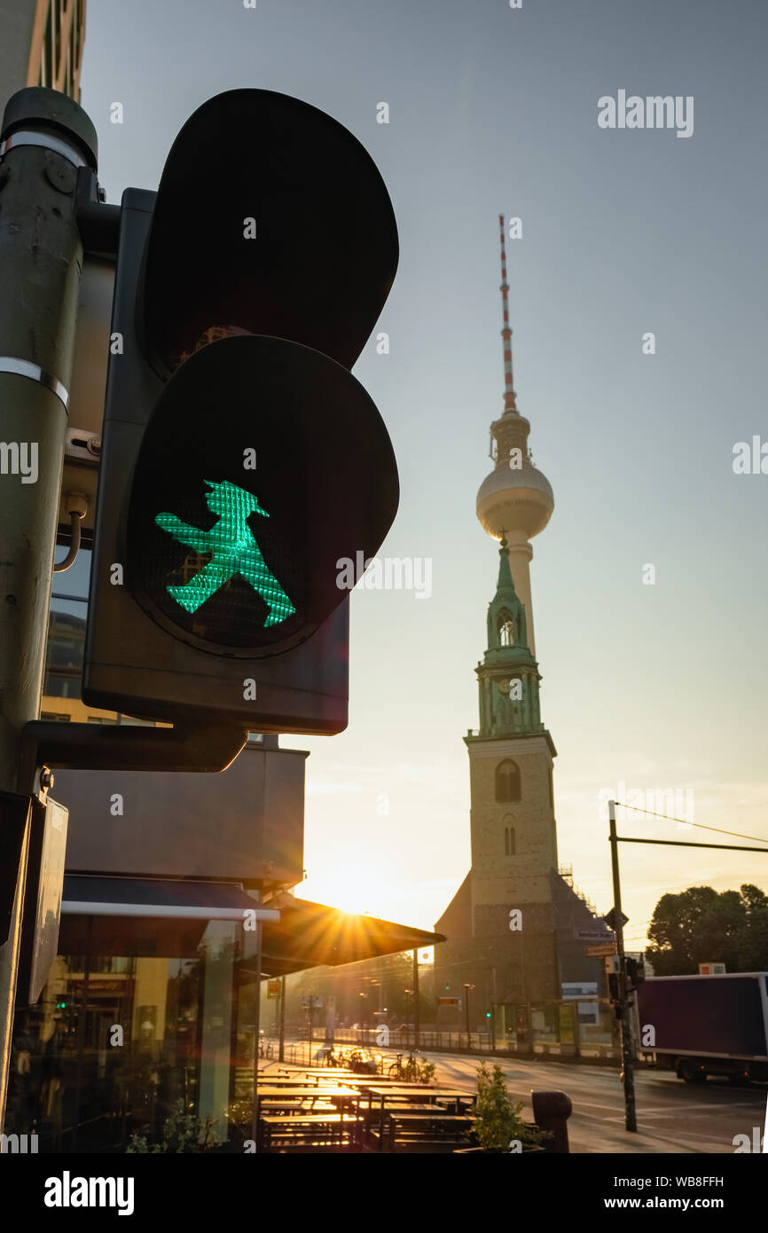 Germany Berlin Traffic Light Man Fotos Und Bildmaterial In Hoher 