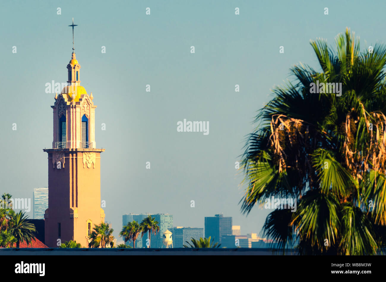 Turm der Allerheiligsten Sakrament der Katholischen Kirche in Hollywood, Kalifornien Stockfoto