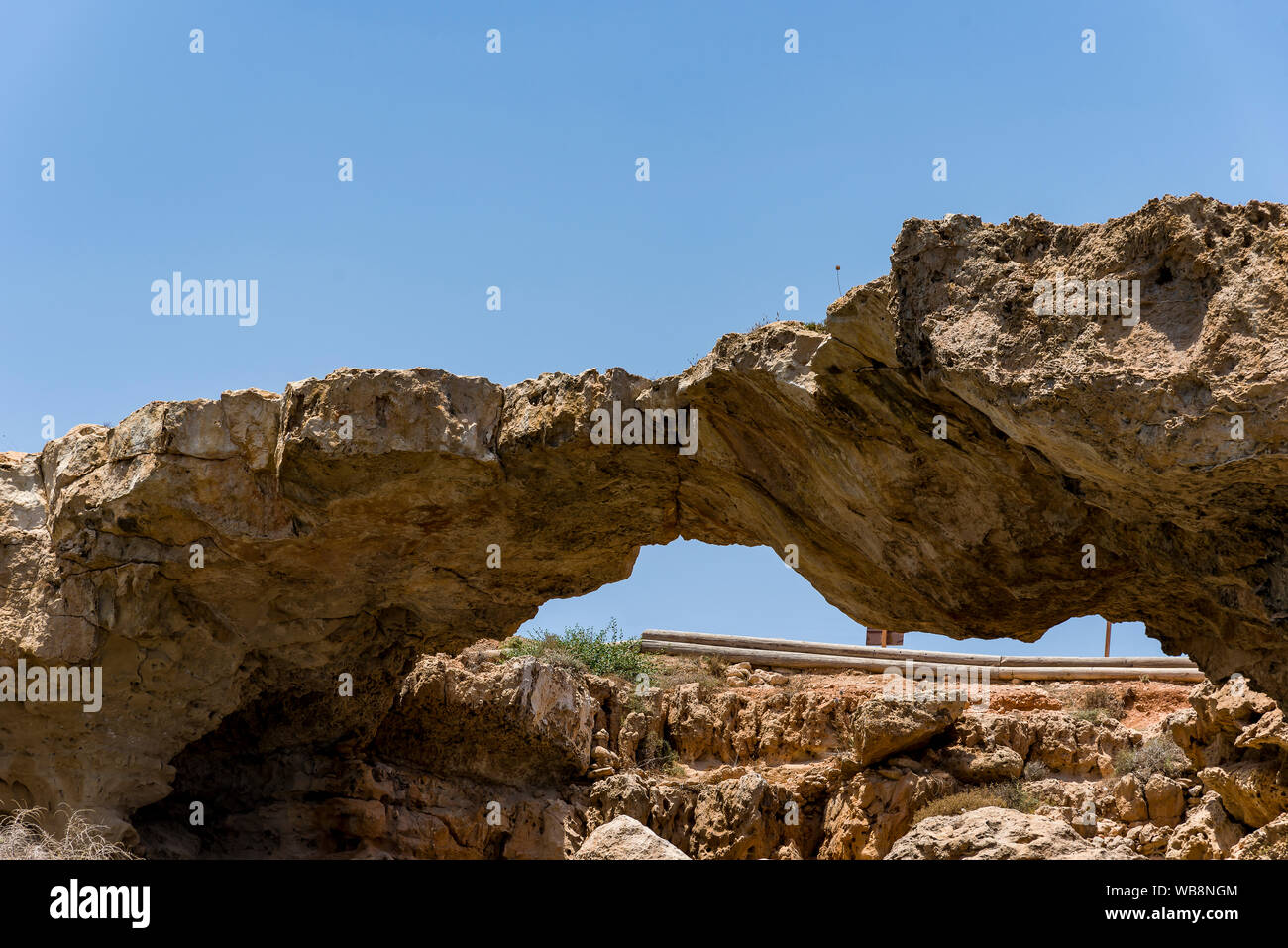 Natürliche Brücke der liebenden Kap Greko, Zyperns, in der Nähe von Ayia Napa bei Sonnenuntergang. Brücke von Liebhaber Zypern. Stockfoto