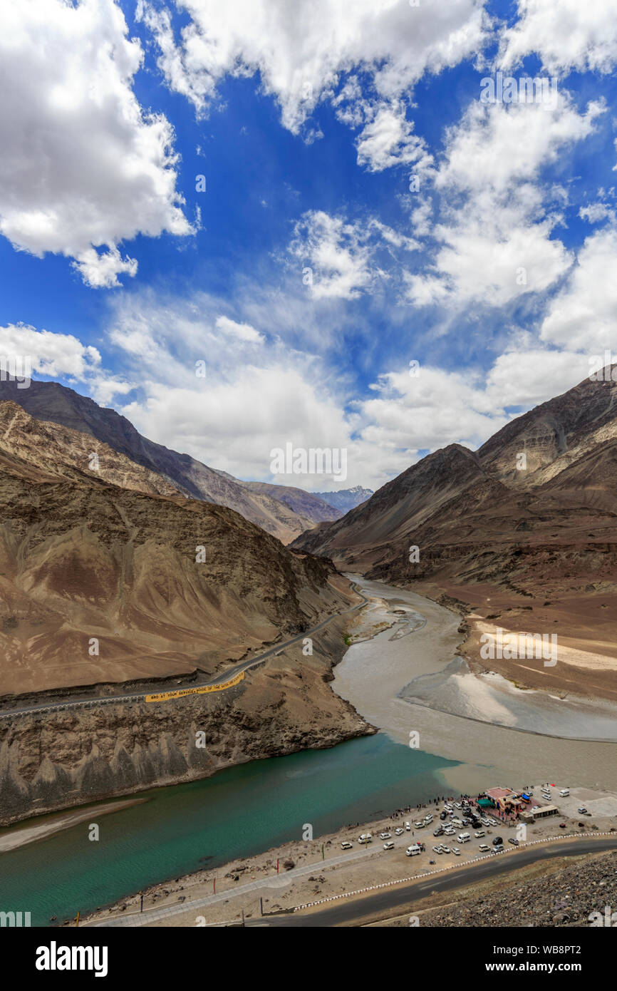 Zusammenfluss von Zanskar und Indus in Leh, Ladakh, Indien Stockfoto