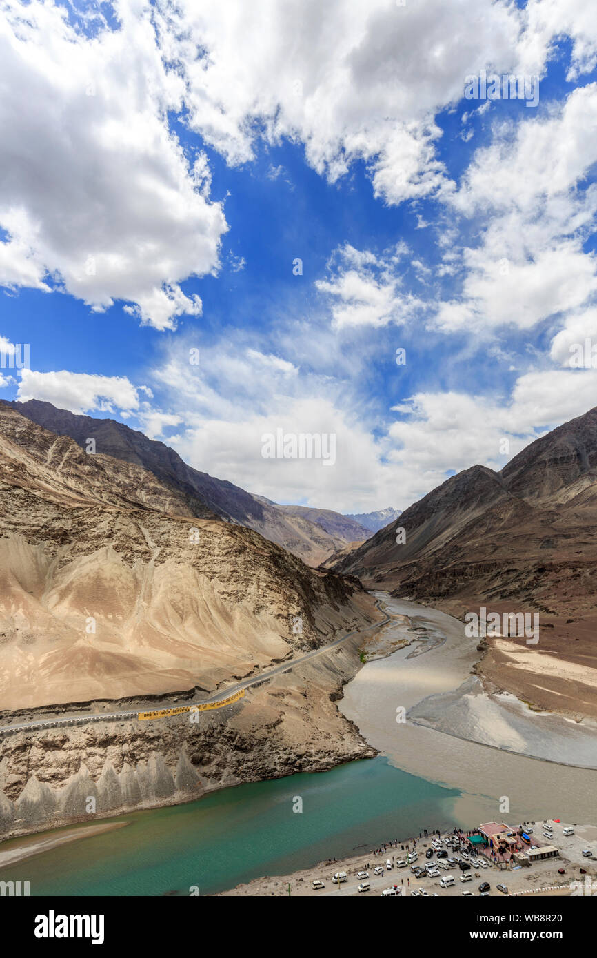 Zusammenfluss von Zanskar und Indus in Leh, Ladakh, Indien Stockfoto