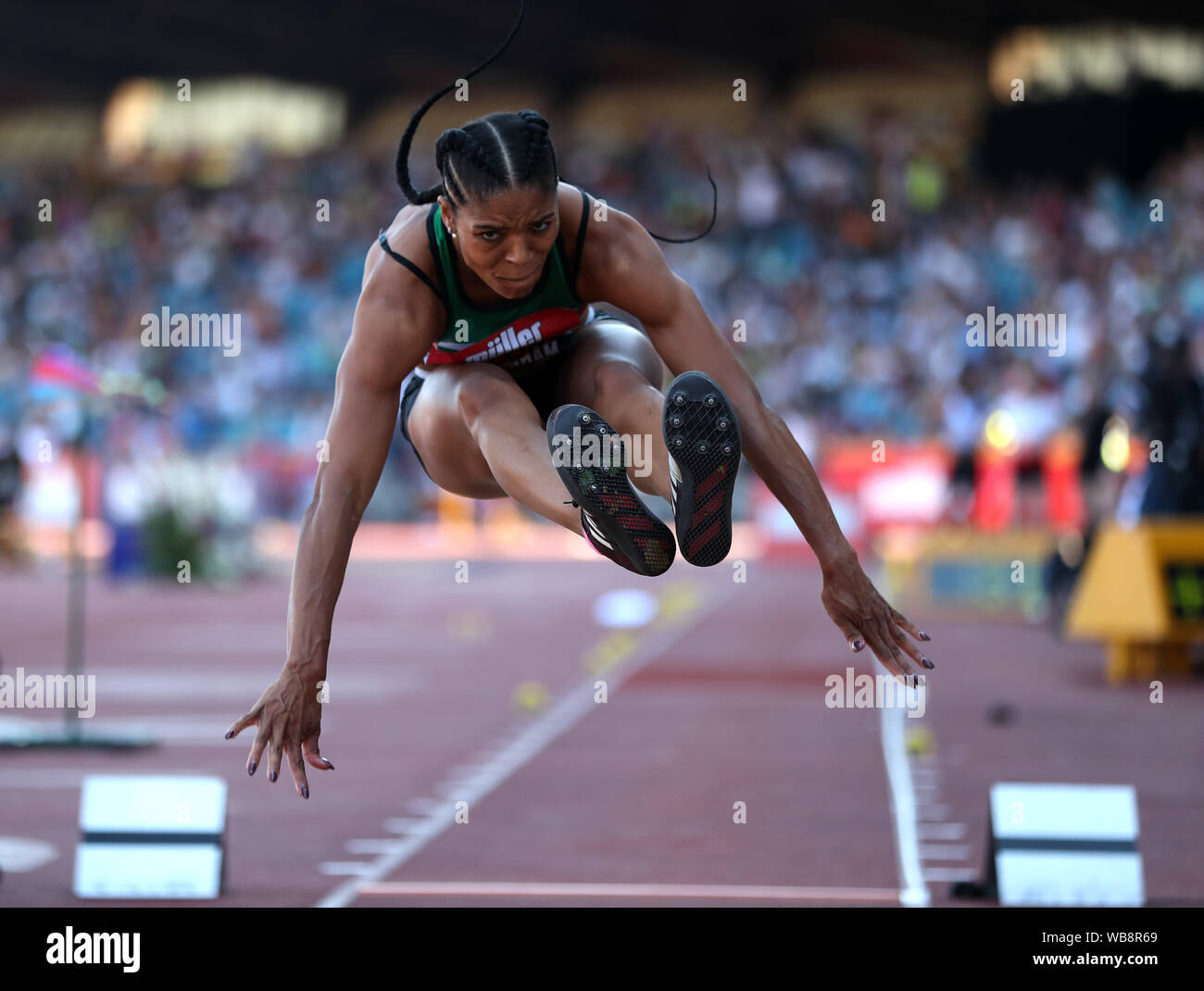 Abigail Irozuru im Weitsprung bei Tag zwei Der Muller britischen Leichtathletik Meisterschaften an Alexander Stadium, Birmingham. Stockfoto