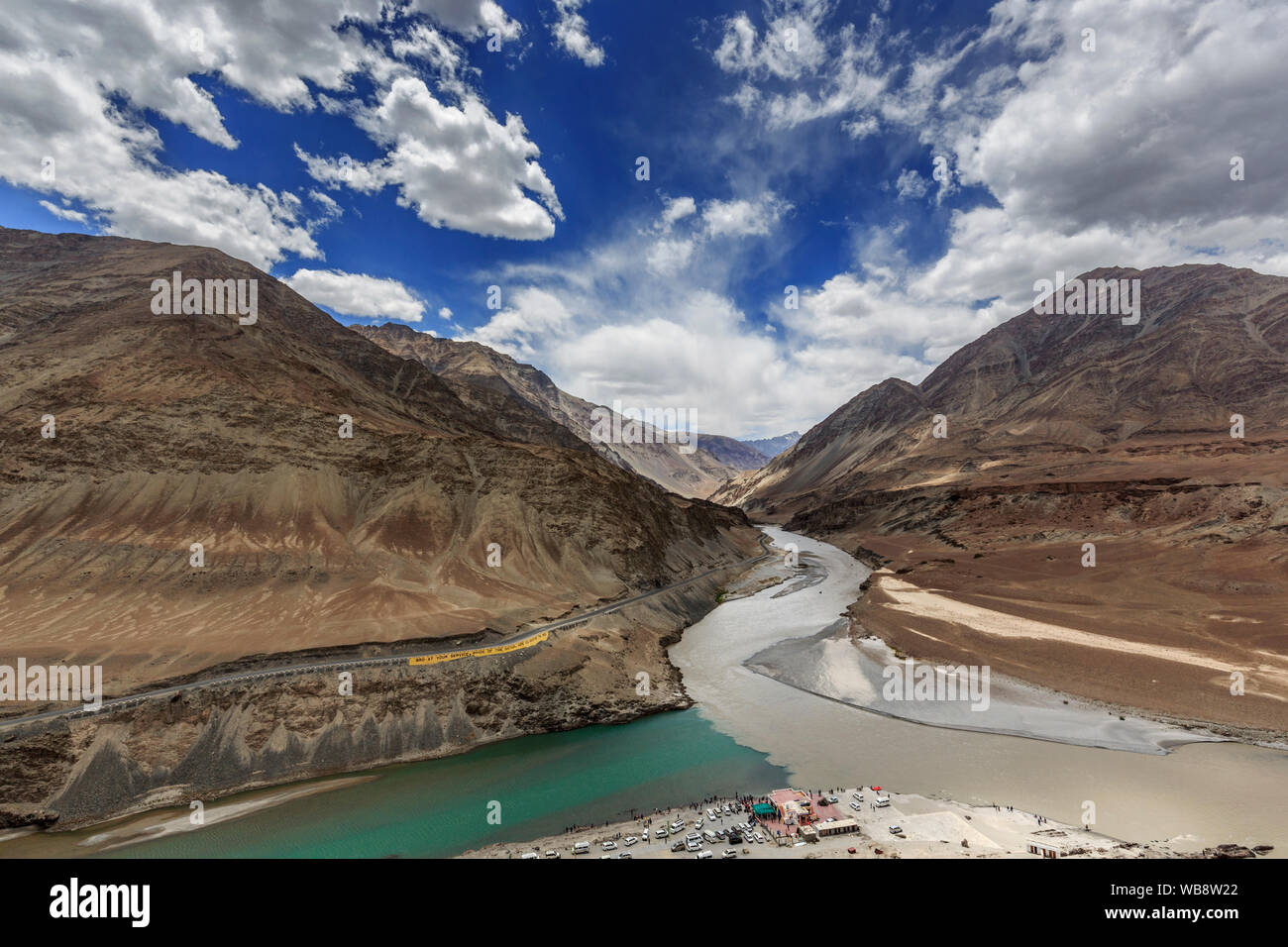 Zusammenfluss von Zanskar und Indus in Leh, Ladakh, Indien Stockfoto