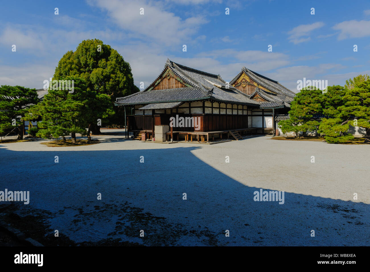 Blick auf den Innenhof des Kyotos Nijo-jo Burg des Tokugawa Shogunats, Japan, November 2018 Stockfoto