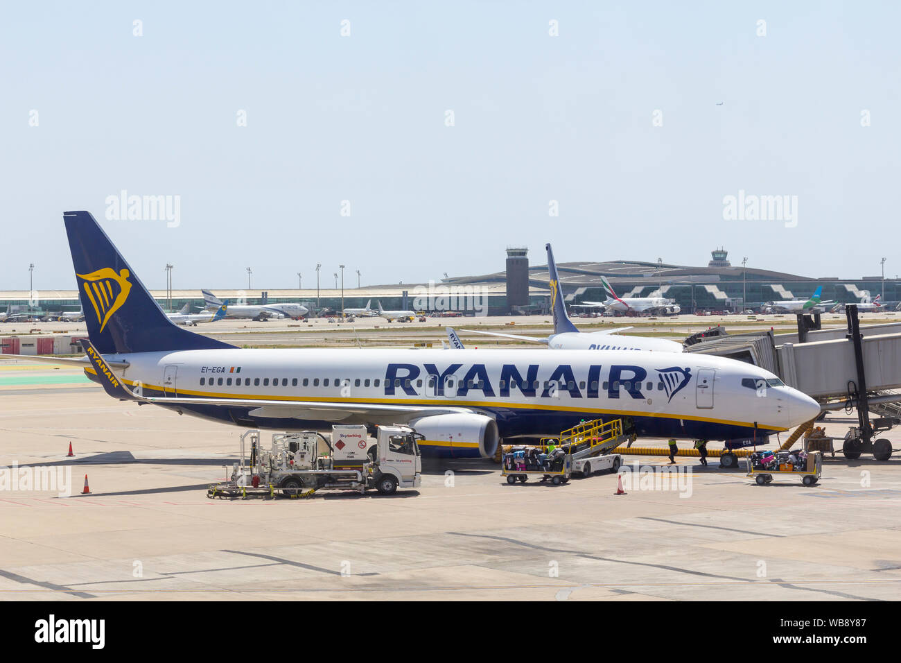 Boeing 737-800 Ryanair Flugzeug auf dem Flughafen von Barcelona, einem berühmten irischen Low-Cost-Unternehmen Stockfoto