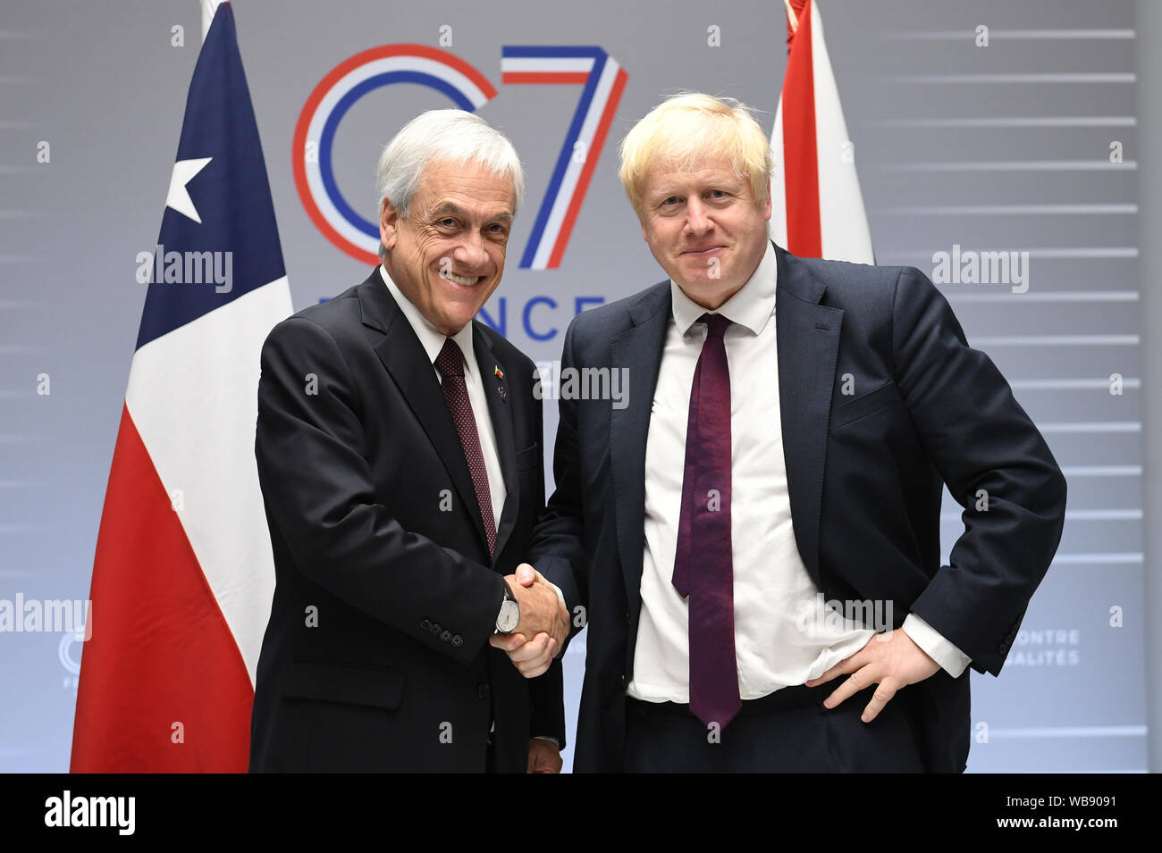 Premierminister Boris Johnson, Präsident von Chile Sebastian Pinera für bilaterale Gespräche während der G7-Gipfel in Biarritz, Frankreich. Stockfoto