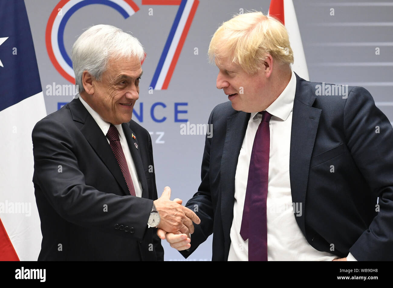 Premierminister Boris Johnson, Präsident von Chile Sebastian Pinera für bilaterale Gespräche während der G7-Gipfel in Biarritz, Frankreich. Stockfoto