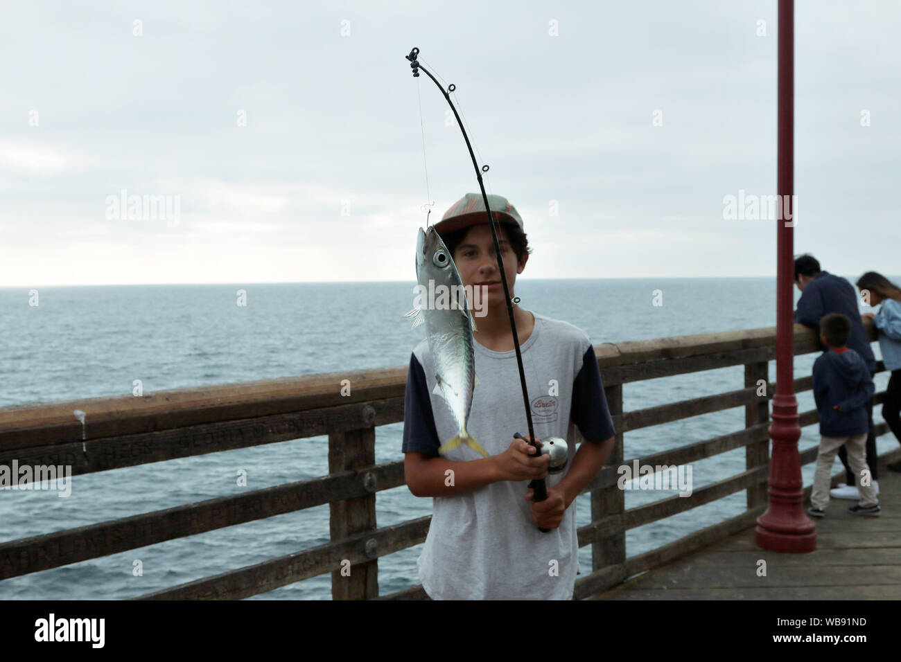 Angeln am Pier von Oceanside, Kalifornien. Stockfoto