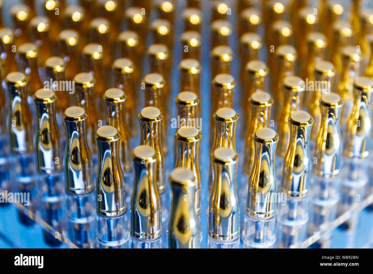Vape Patronen. Nachfüllbare vape Patronen mit THC-Öl gefüllt werden kann, Cannabis  Öl, Hash-Öl, CBD, Öl oder vape Saft. Vaporizer sind auch bekannt als e  Stockfotografie