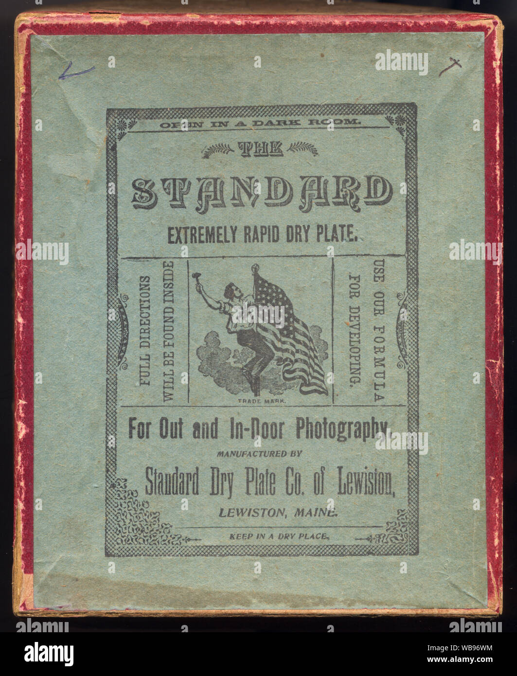 Packung mit 4 x 5 Zoll Glasplatte negative, obere Abdeckung Design. Aus der ursprünglichen Box abfragen. Etwa Ende 1890 - Anfang 1900. Stockfoto