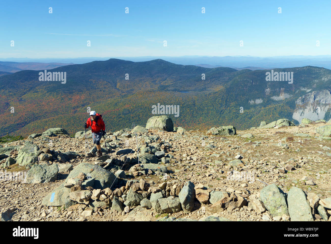 Wanderer klettern in Richtung Mt Lafayette in der Fränkischen Ridge Trail in New Hampshire, USA. Stockfoto