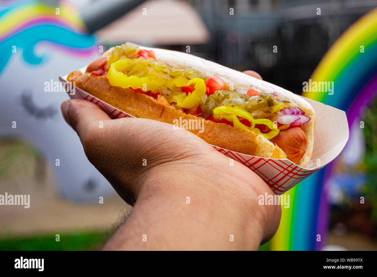 Amerikanische 100% Rind Hot Dog mit Belag Stockfoto