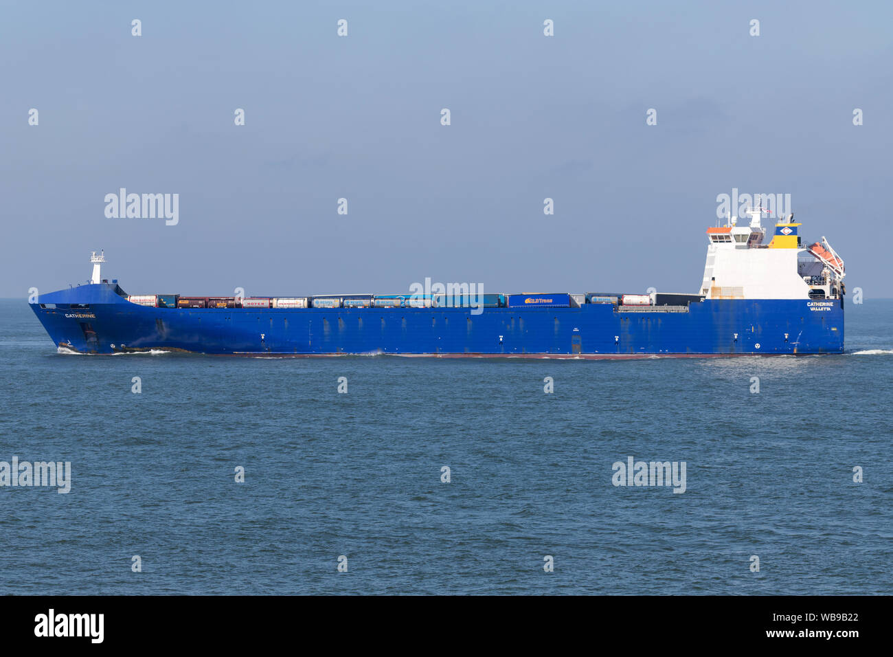 Ro-ro-Schiff CATHERINE outbound Rotterdam Stockfoto