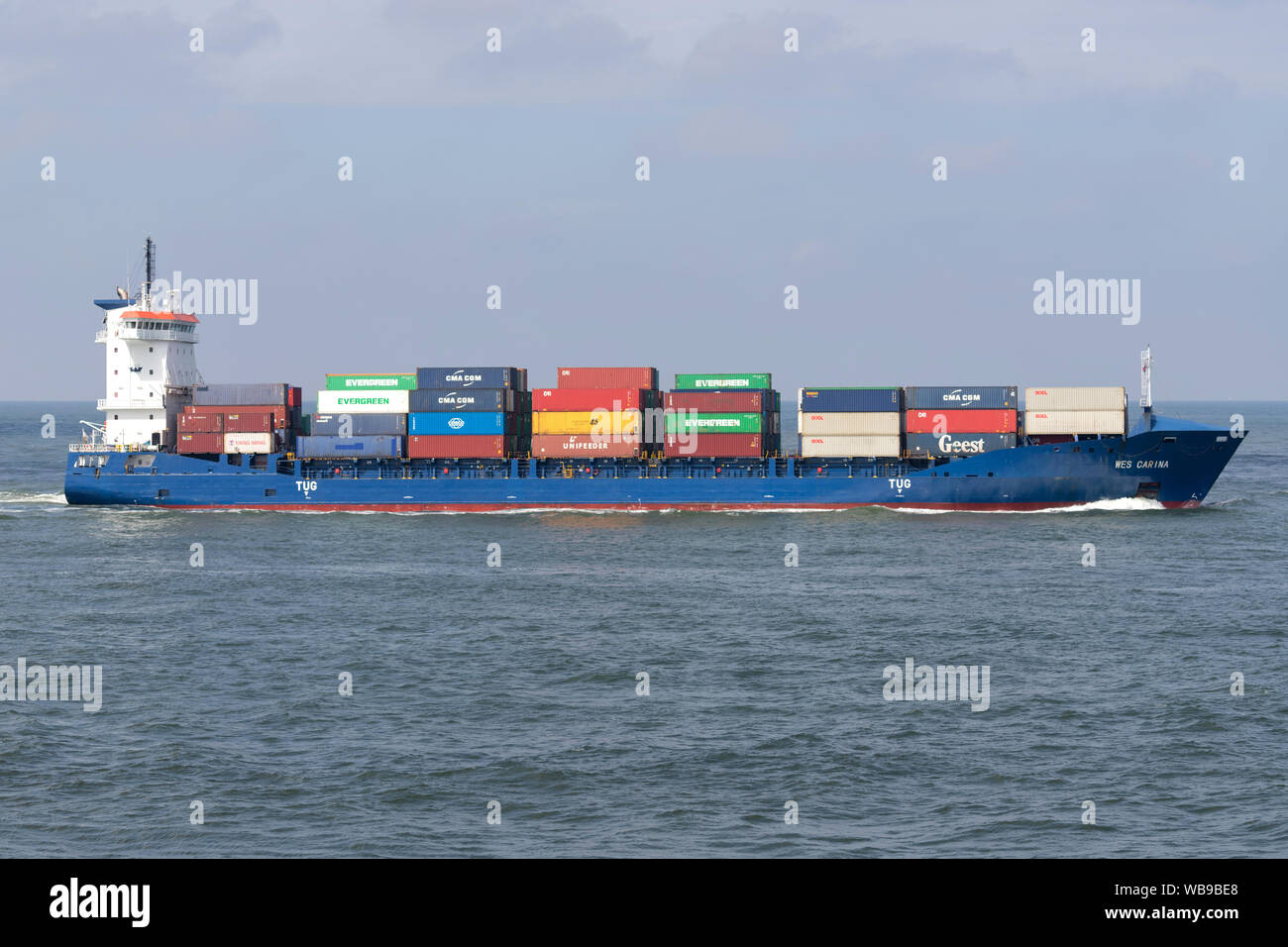 Containerschiff WES CARINA inbound Rotterdam Stockfoto