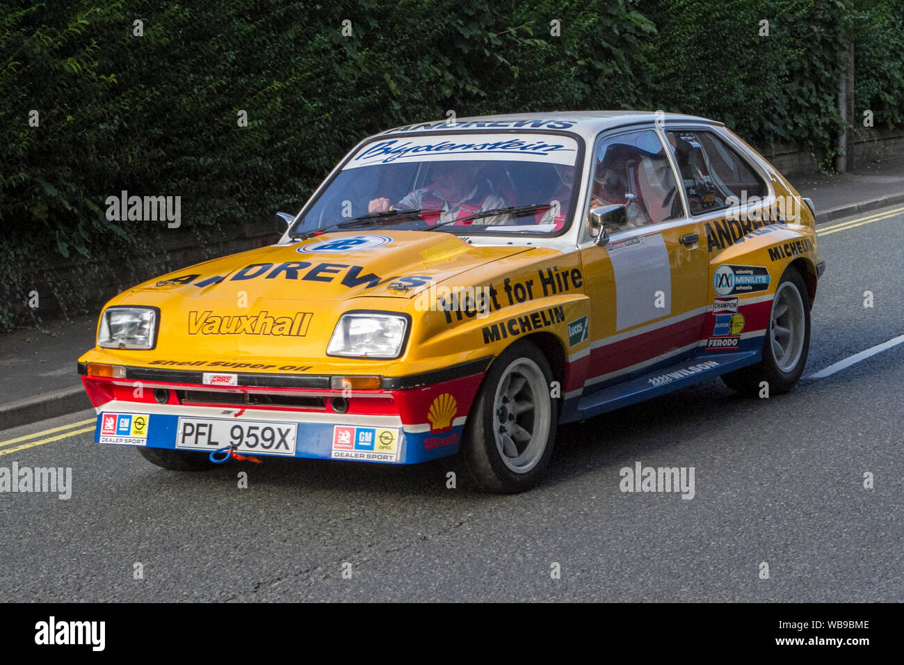 1981 RACING Vauxhall Chevette HS 2300 an der Ormskirk Motorfest in Lancashire, Großbritannien Stockfoto