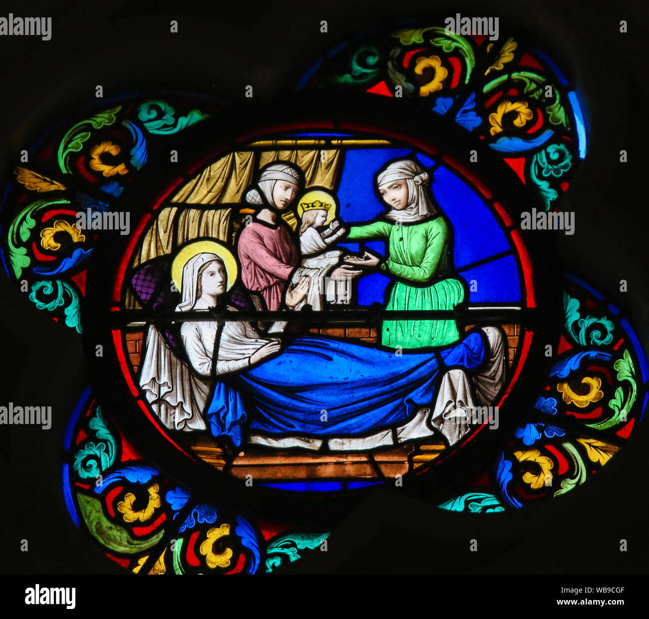 Glasmalereien in der Kapelle Notre-Dame-des-flots (1857) in Le Havre, mit der Darstellung der Geburt des heiligen Johannes des Täufers Stockfoto