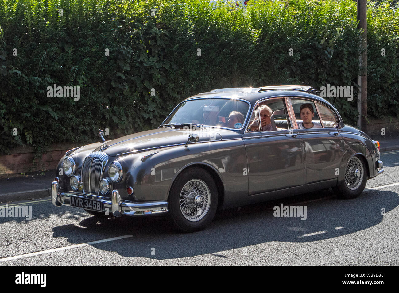AYR 345 B Bentley V8 250 am Ormskirk Motorfest in Lancashire, Großbritannien Stockfoto