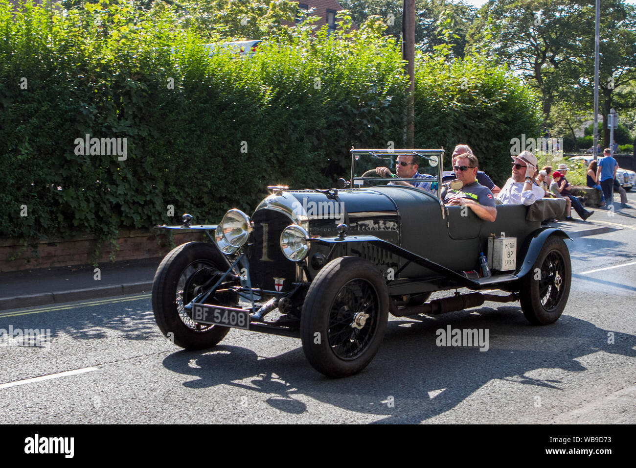 BF 5408 Bentley open classic Oldtimer an der Ormskirk Motorfest in Lancashire, England gekrönt Stockfoto