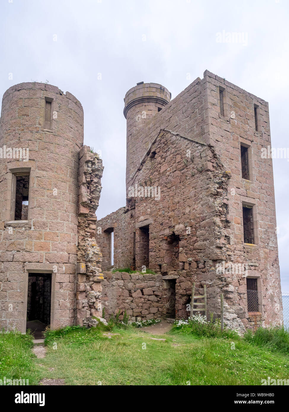 Neue Slains Castle am 25. Juli 2017 in Aberdeenshire, Schottland. Neue Slains Castle ist sagte Bram Stoker Dracula inspiriert zu haben zu schreiben. Stockfoto