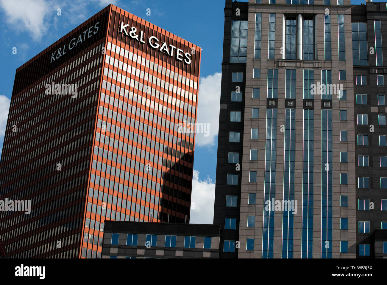 Ein logo Zeichen außerhalb des Hauptsitzes der K&L Gates LLP in Pittsburgh, Pennsylvania am 9. August 2019. Stockfoto