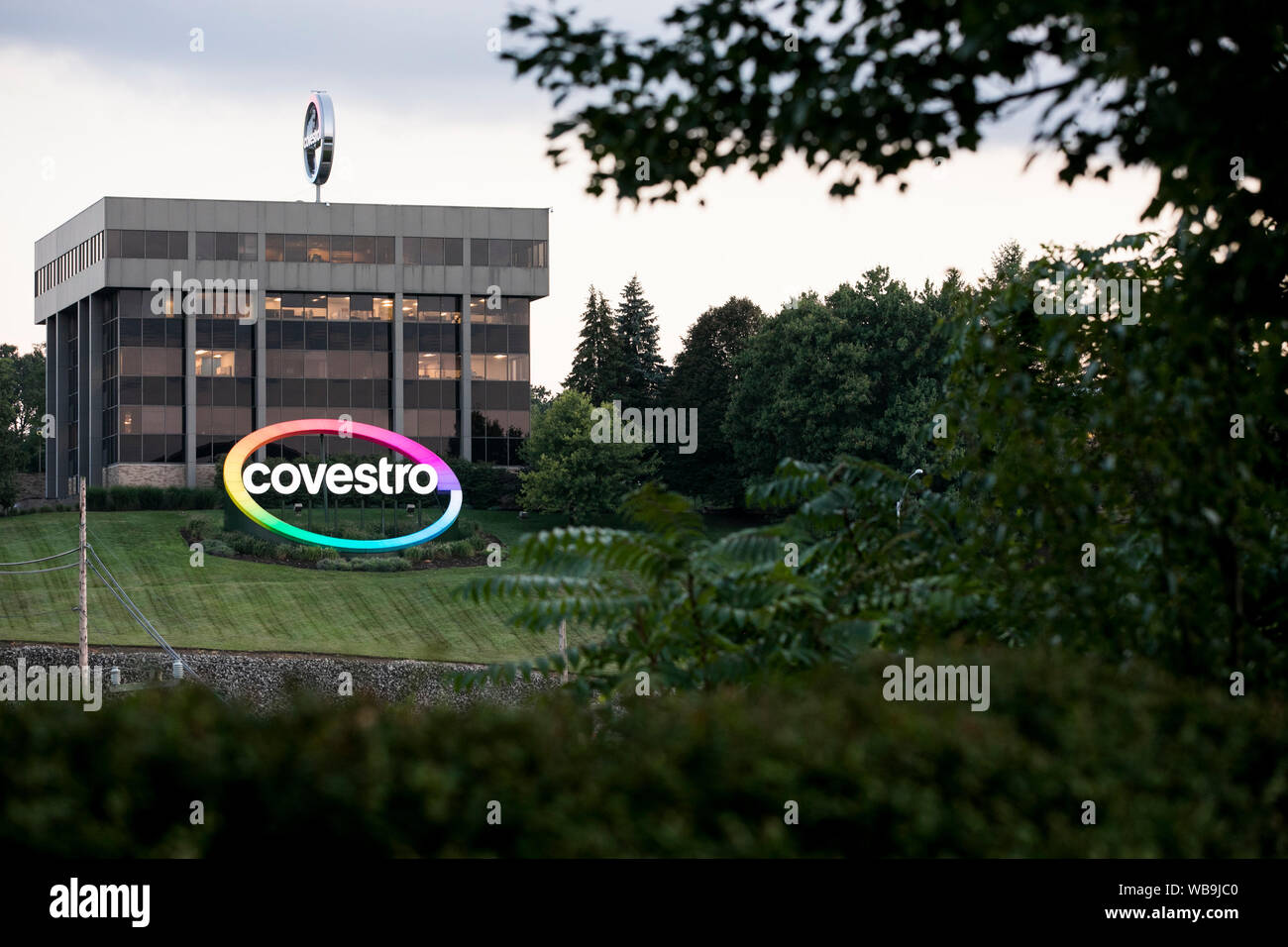 Ein logo Zeichen außerhalb einer Anlage durch Covestro in Pittsburgh, Pennsylvania besetzten am 8. August 2019. Stockfoto