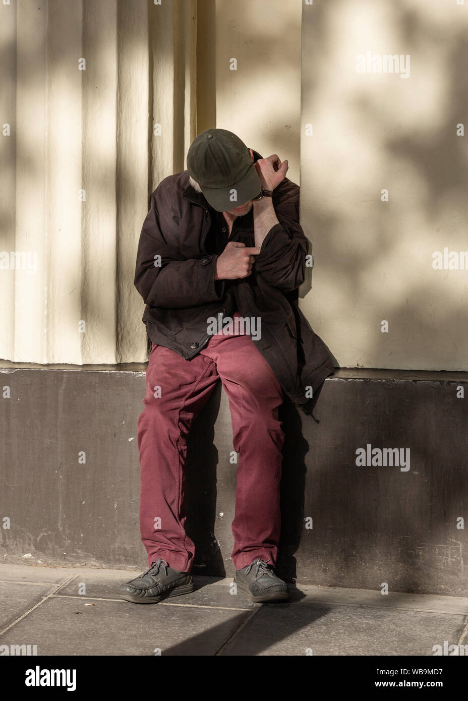 Interessanter Mann auf die London Street. Stockfoto