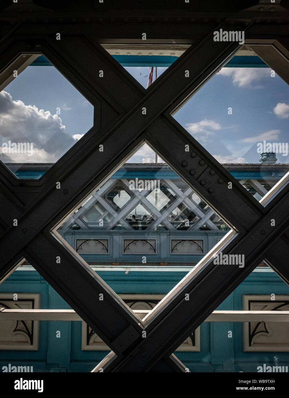 Tower Bridge - Hohe Promenade. London England Stockfoto