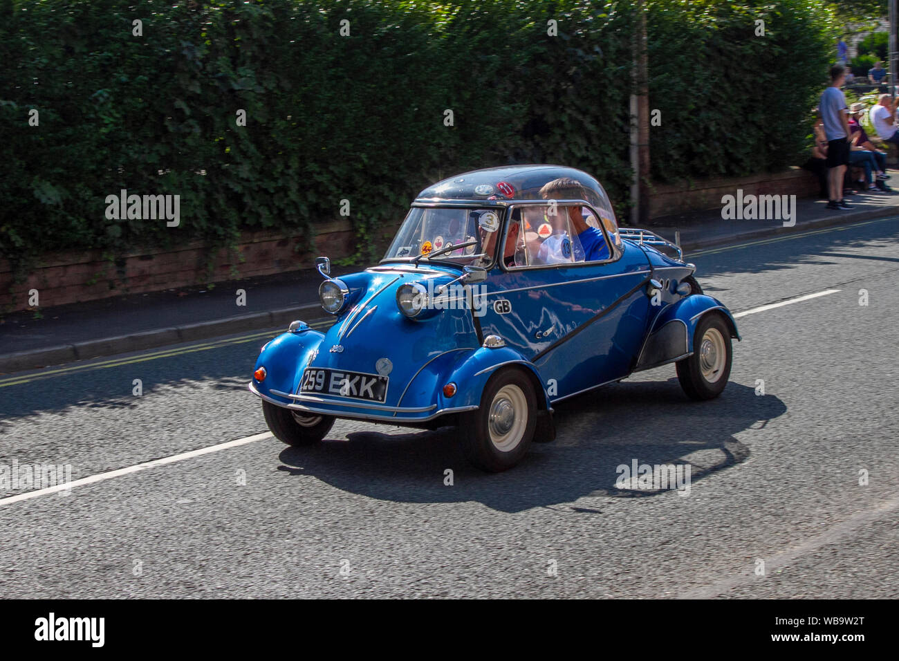 1958 50s fünfziger Jahre blaue Messerschmitt Microcars, Super-Autos, Klassiker und Bubble-Autos Ormskirk MotorFest Veranstaltung Stockfoto