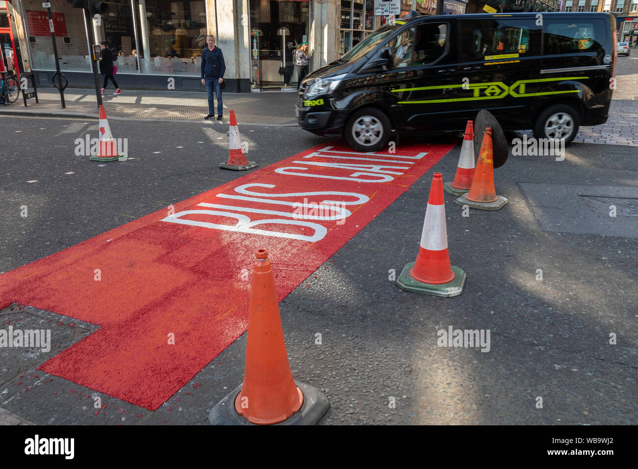 Ein Bus Gate, die es ab dem 2. September 2019 wird auf der Union Street an der Gordon Street im Stadtzentrum von Glasgow installiert Stockfoto